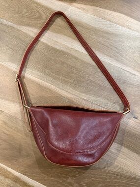Portland Leather Medium Koala Sling Bag Nutmeg